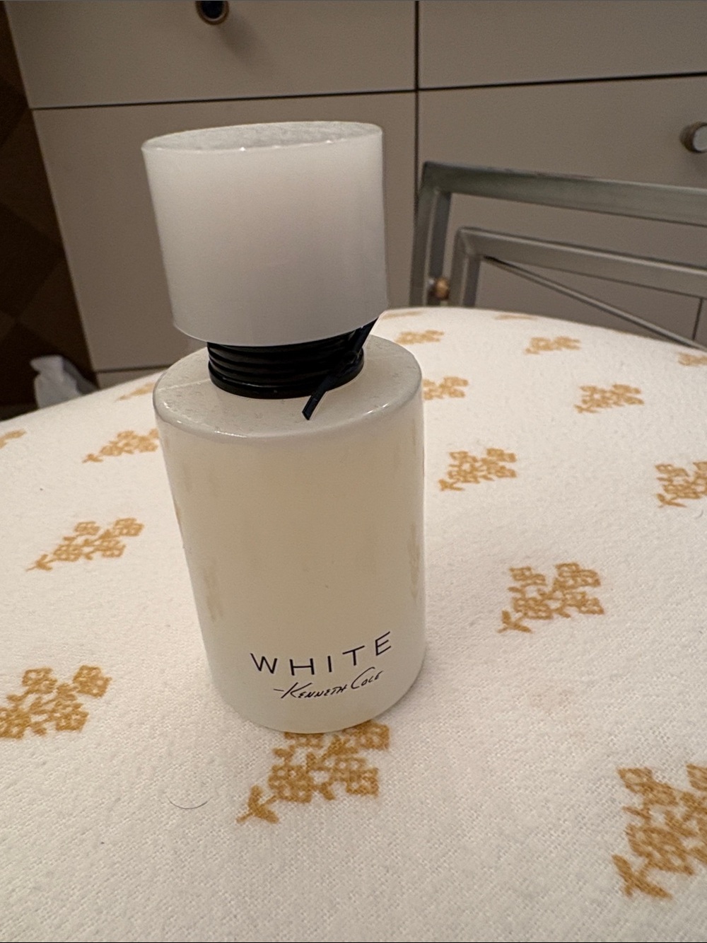 Kenneth Cole White Women’s Fragrance Bottle in White